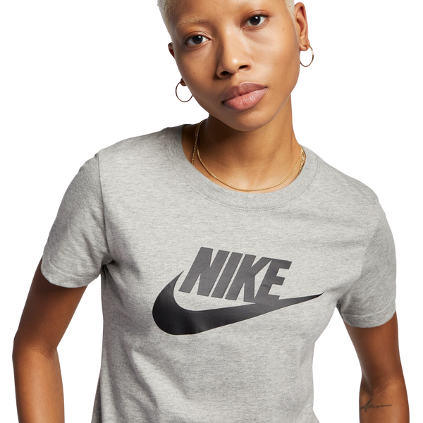 W Nsw Tee Essntl Icon Futur