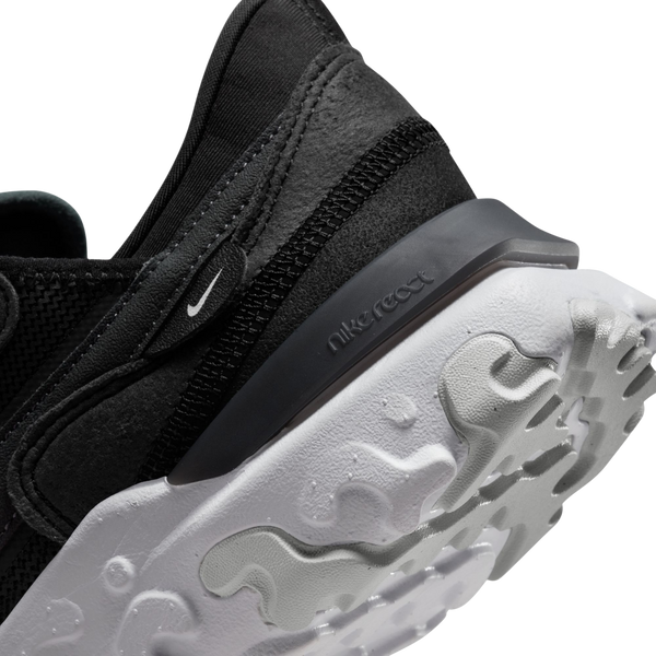W Nike React R3Vision